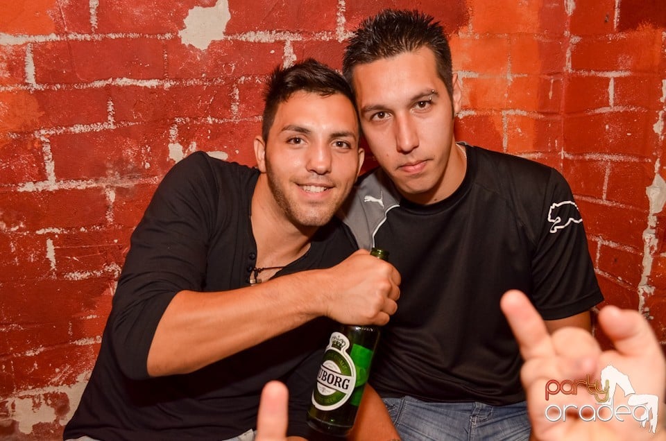 Party Tonight @ Club Escape,