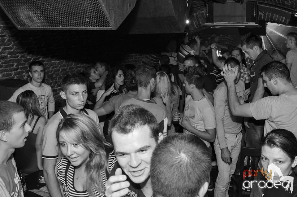 Party Tonight @ Club Escape,