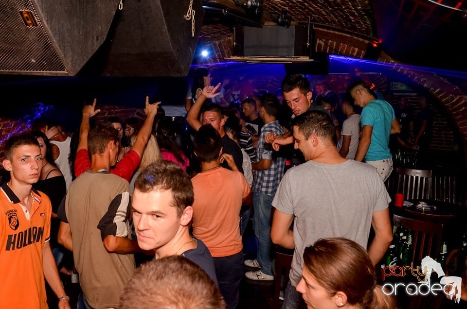 Party Tonight @ Club Escape,