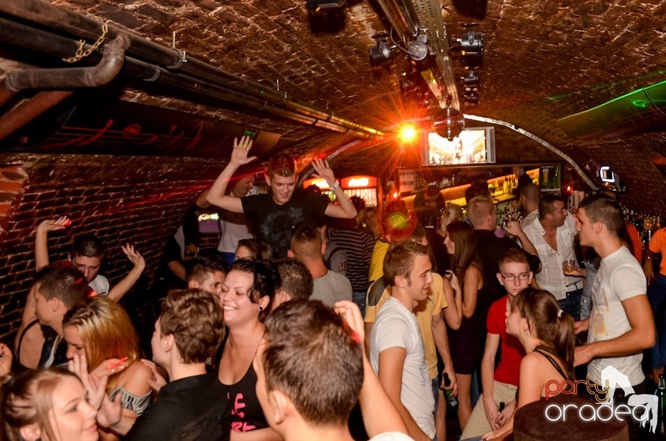 Party Tonight @ Club Escape,