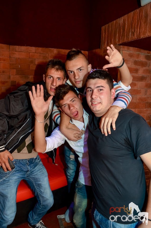 Party Tonight @ Club Escape, 