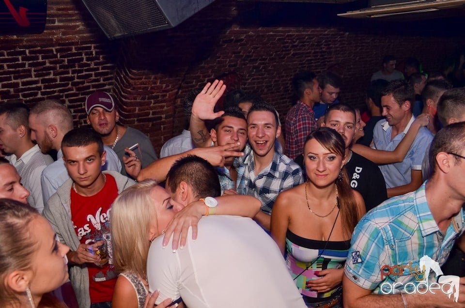 Party Tonight @ Club Escape,