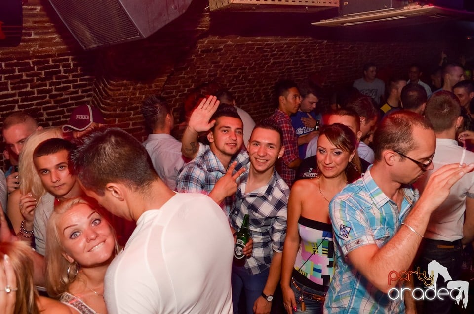 Party Tonight @ Club Escape,