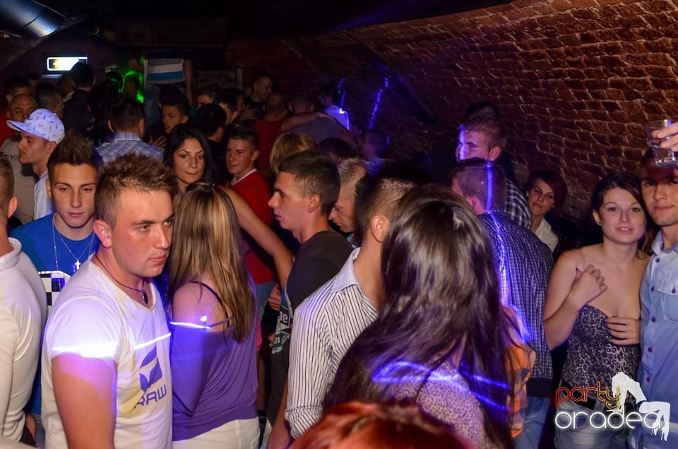 Party Tonight @ Club Escape, 