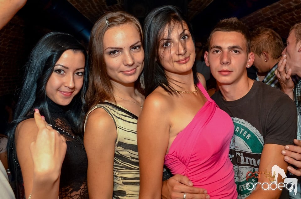 Party Tonight @ Club Escape, 