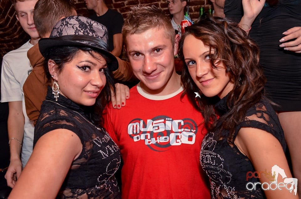 Party Tonight @ Club Escape, 