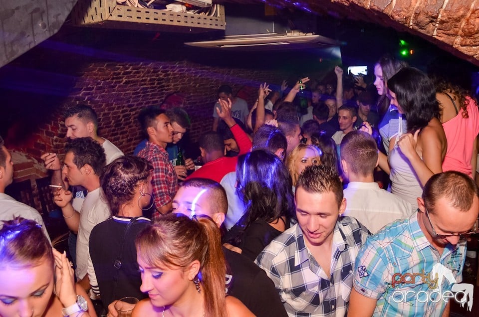 Party Tonight @ Club Escape,