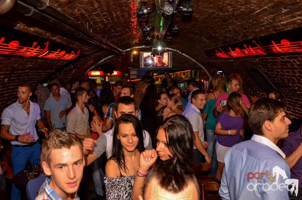 Party Tonight @ Club Escape, 