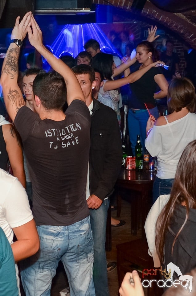 Party Tonight @ Club Escape, 