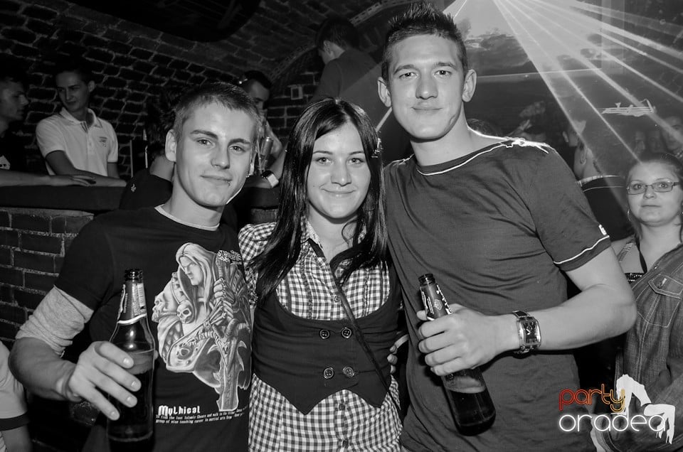 Party Tonight @ Club Escape, 