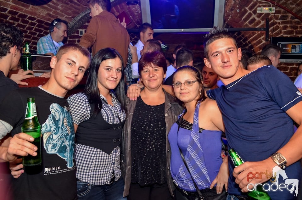 Party Tonight @ Club Escape, 