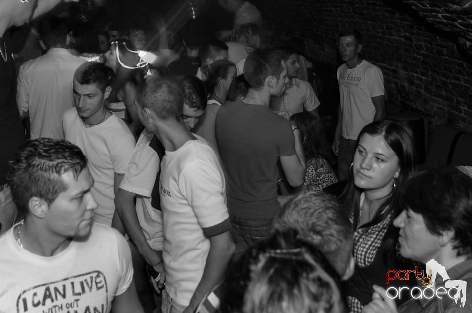 Party Tonight @ Club Escape, 