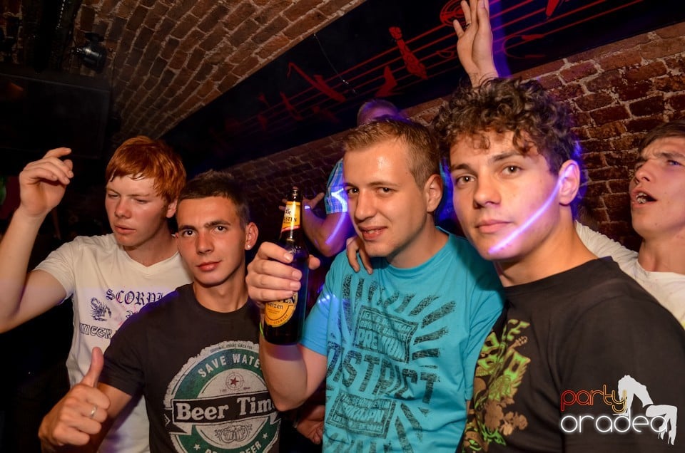 Party Tonight @ Club Escape, 