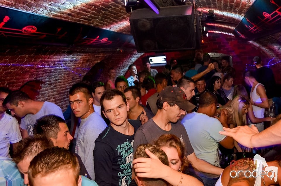 Party Tonight @ Club Escape,