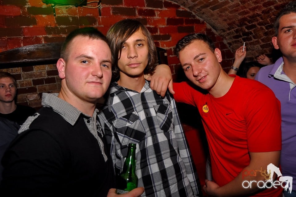 Party Tonight @ Club Escape, 