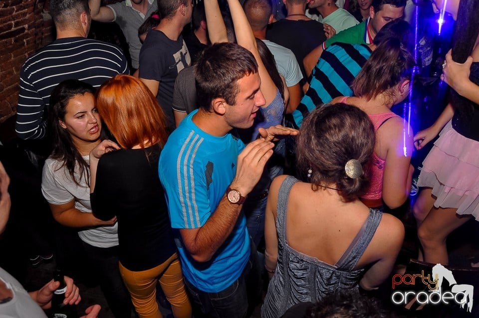 Party Tonight @ Club Escape, 