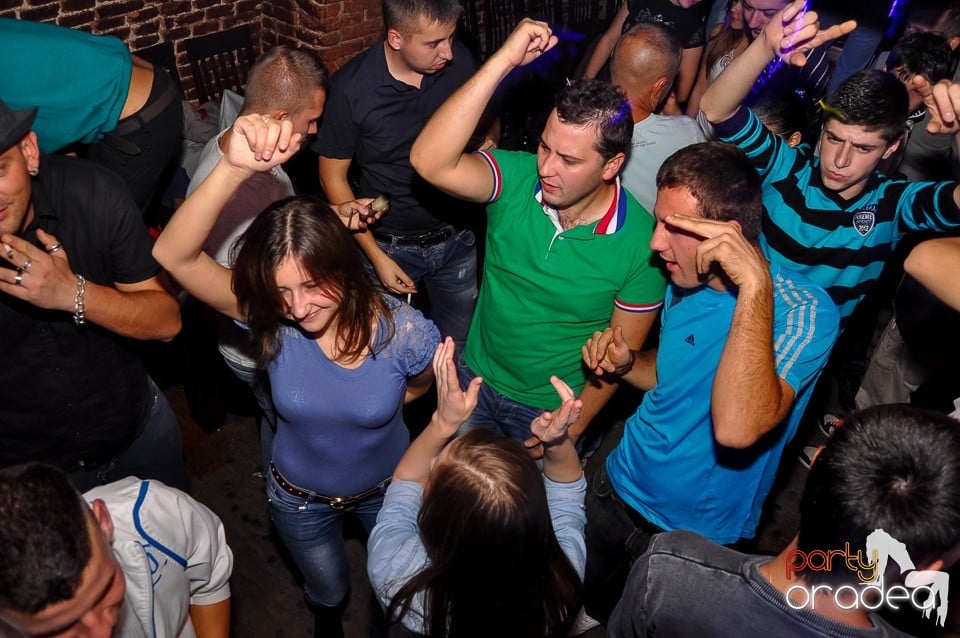 Party Tonight @ Club Escape, 