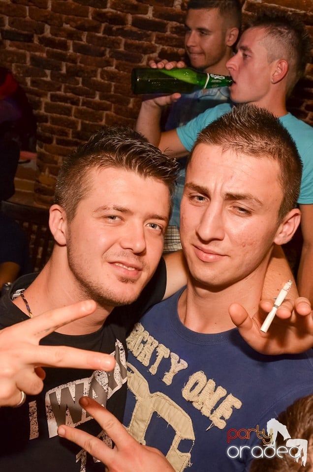 Party Tonight @ Club Escape,