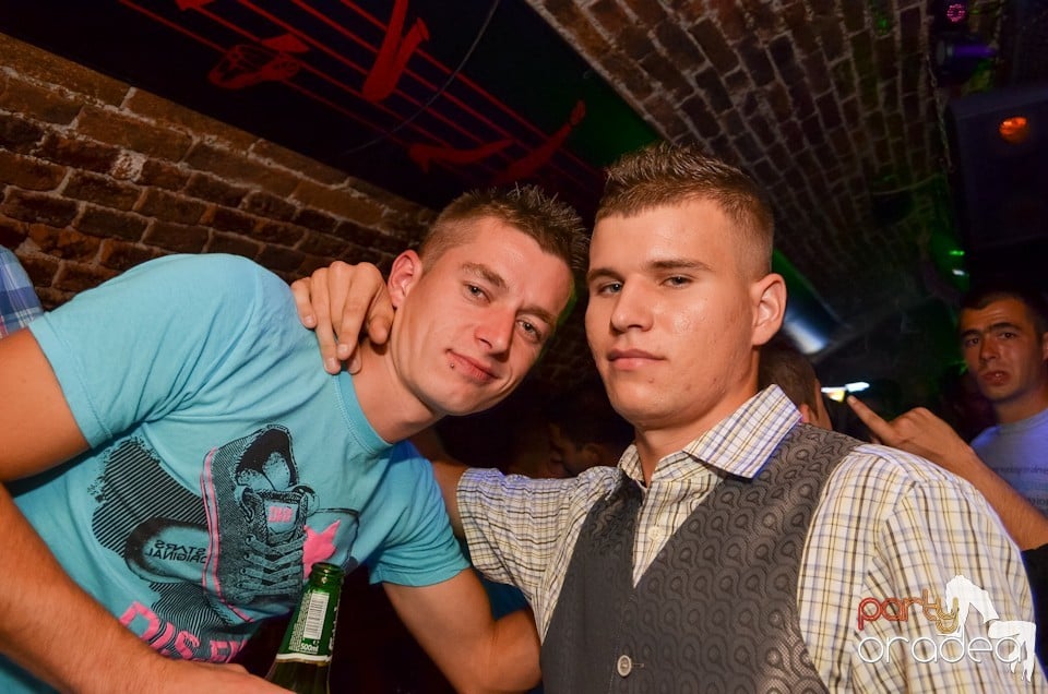 Party Tonight @ Club Escape,