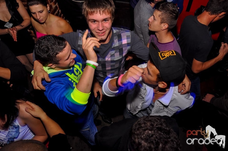 Party Tonight @ Club Escape, 