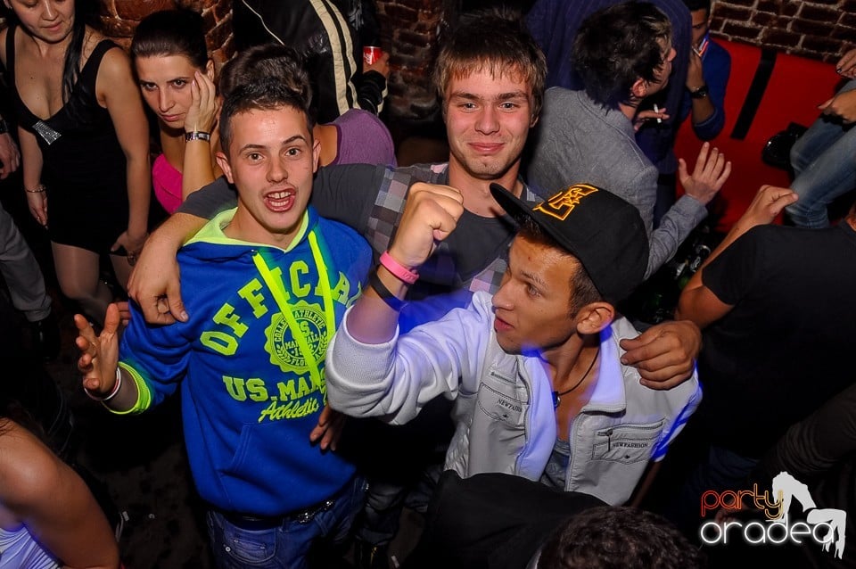 Party Tonight @ Club Escape, 