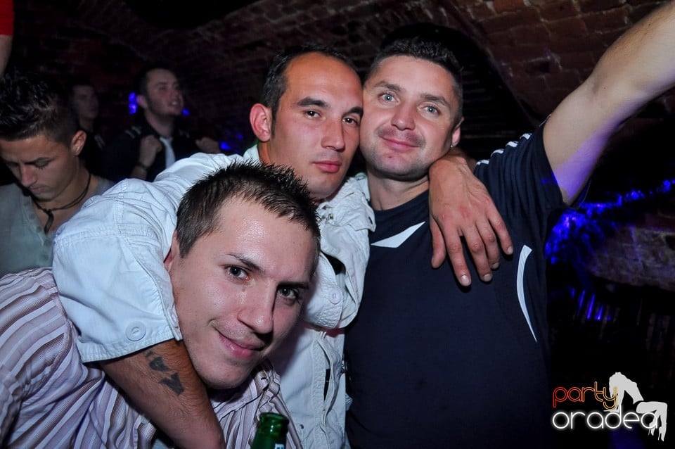 Party Tonight @ Club Escape, 