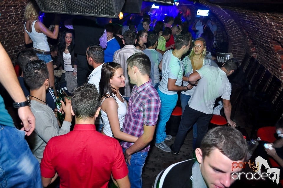 Party Tonight @ Club Escape, 