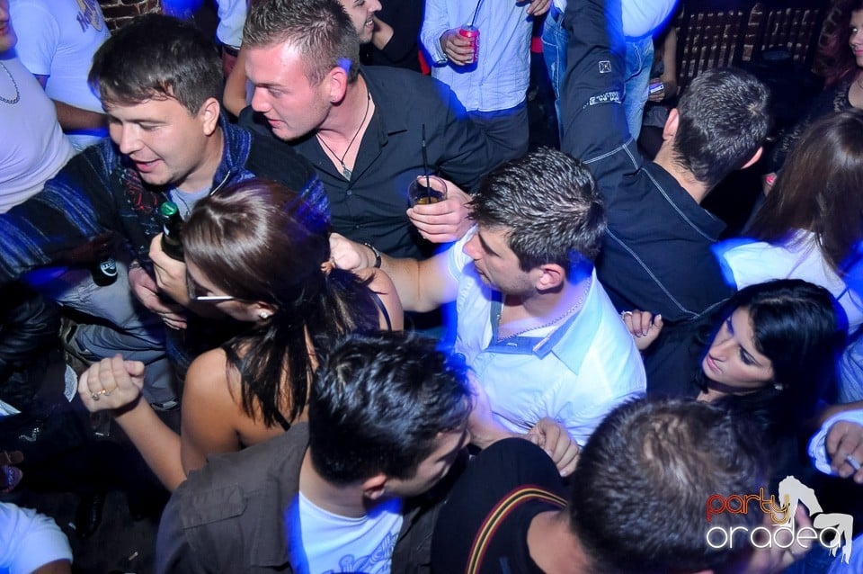 Party Tonight @ Club Escape, 