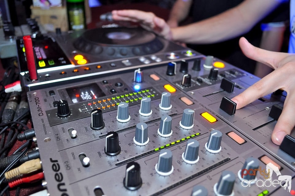 Party Tonight @ Club Escape, 