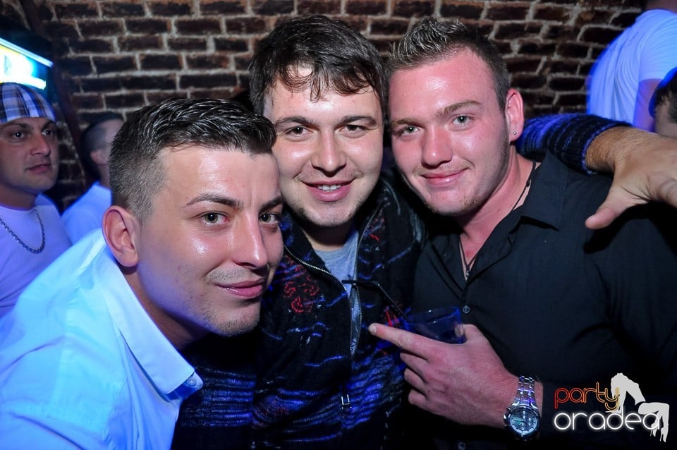 Party Tonight @ Club Escape, 