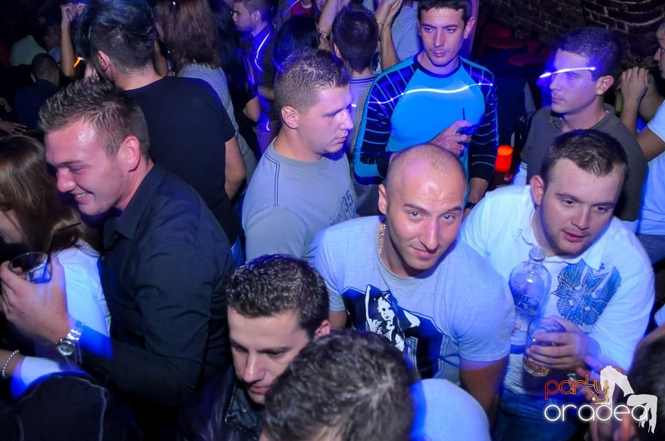 Party Tonight @ Club Escape, 