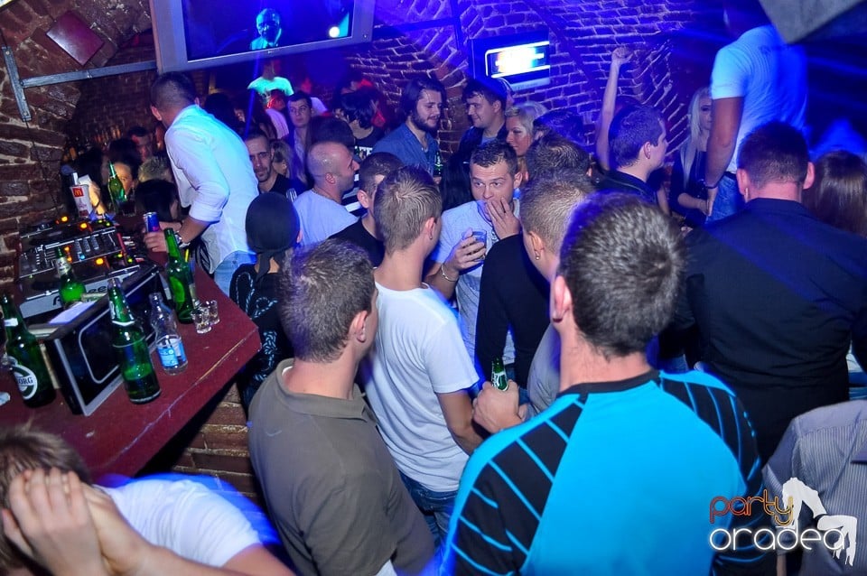 Party Tonight @ Club Escape, 