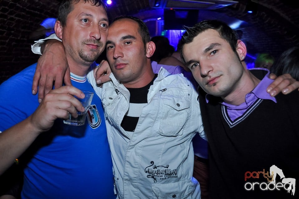 Party Tonight @ Club Escape, 