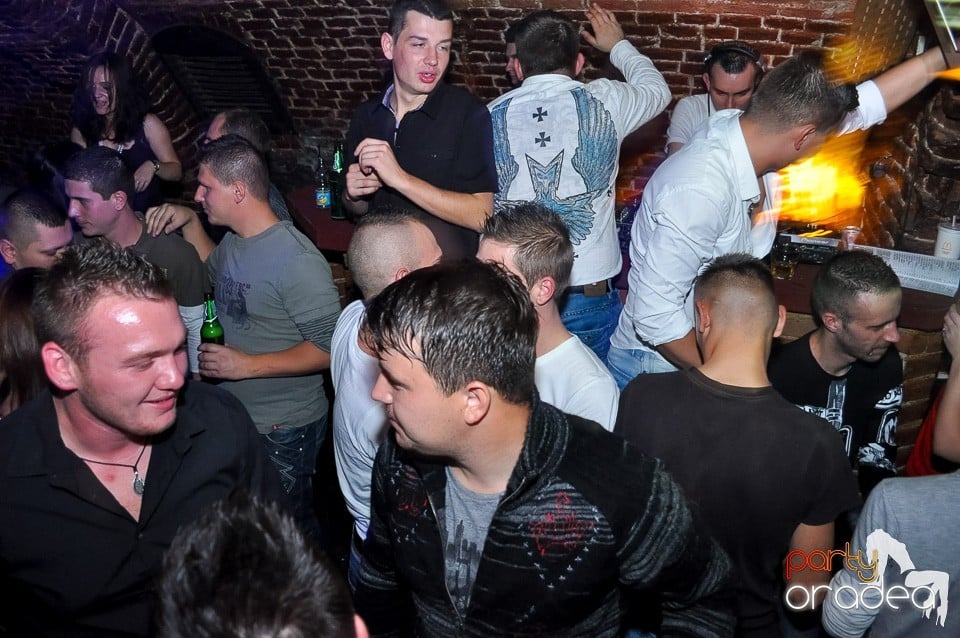 Party Tonight @ Club Escape, 