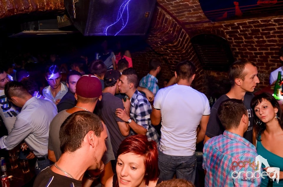 Party Tonight @ Club Escape,