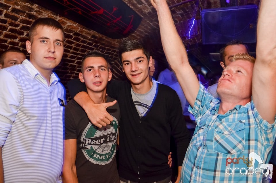 Party Tonight @ Club Escape,