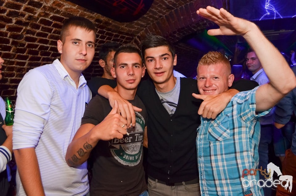 Party Tonight @ Club Escape,
