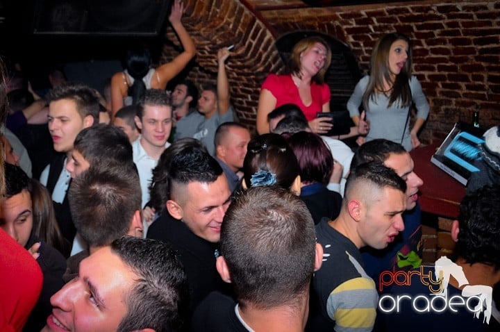 Party vineri în Club Escape, 