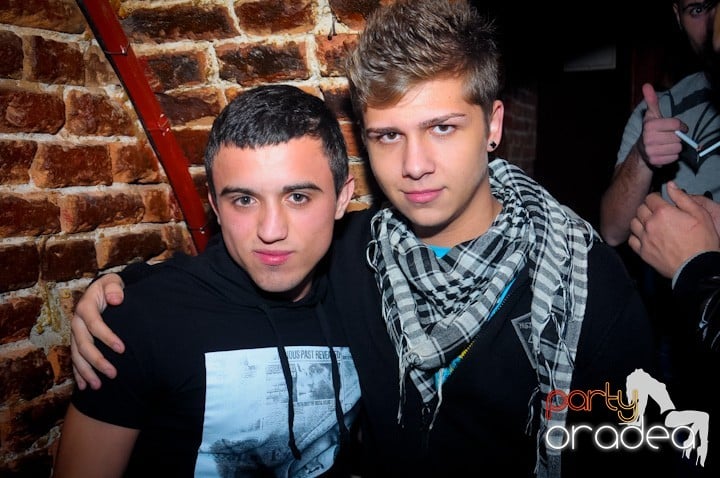 Party vineri în Club Escape, 