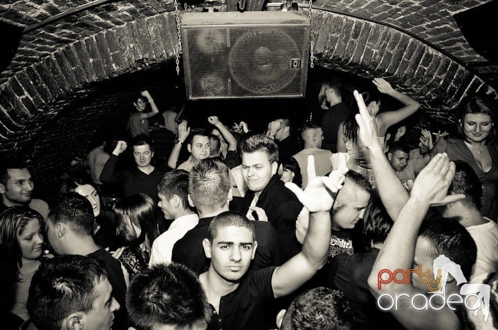 Party vineri în Club Escape, 