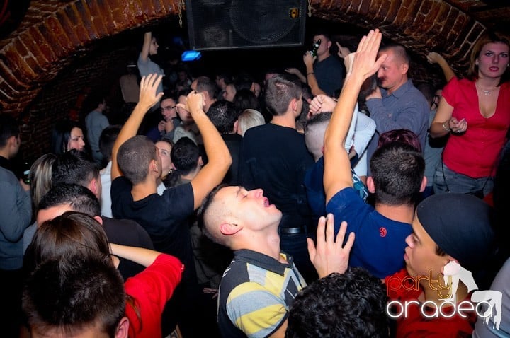 Party vineri în Club Escape, 