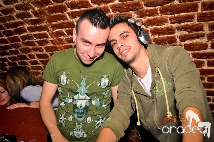 Party vineri în Club Escape, 