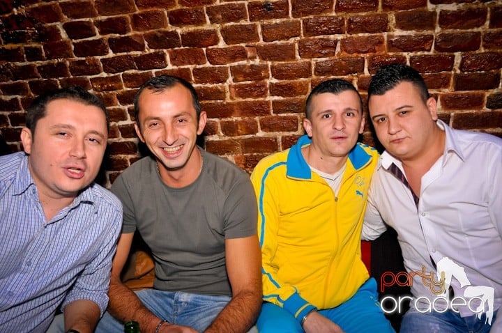 Party vineri în Club Escape, 