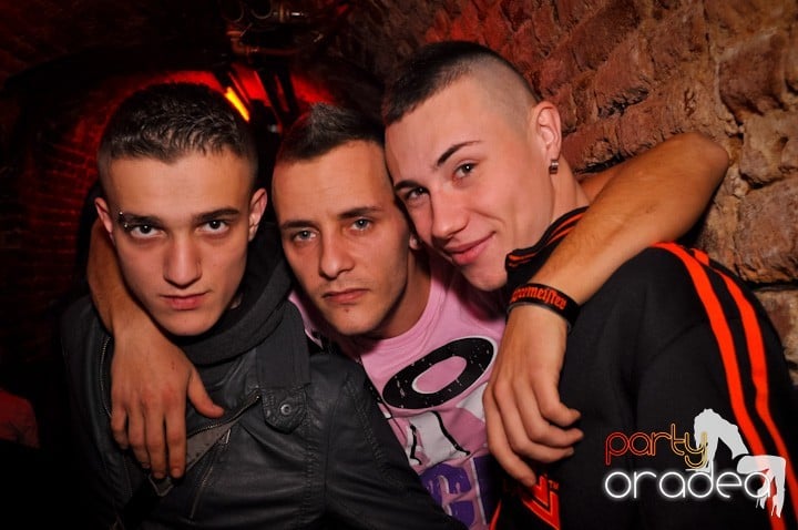 Party vineri în Club Escape, 