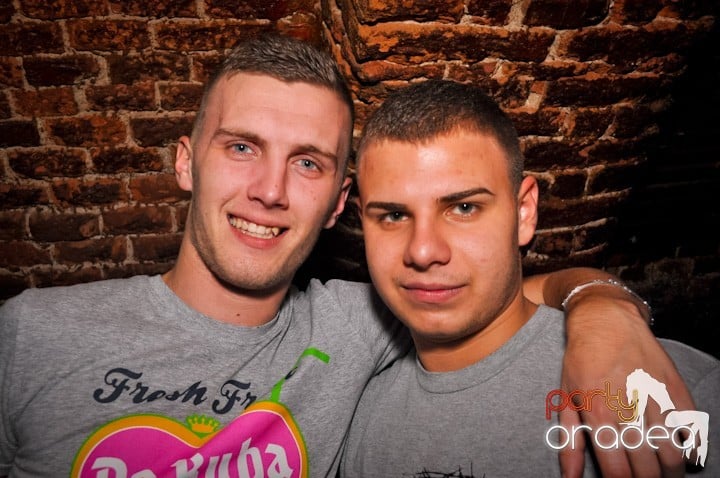 Party vineri în Club Escape, 