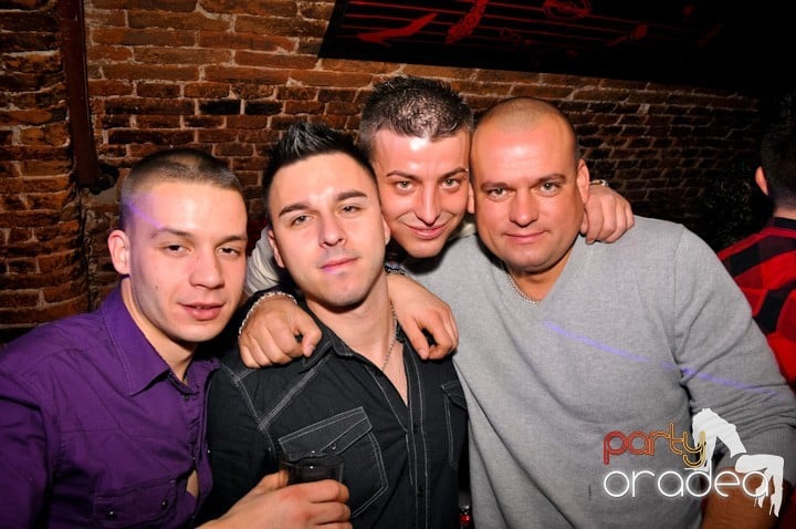 Party vineri în Club Escape, 