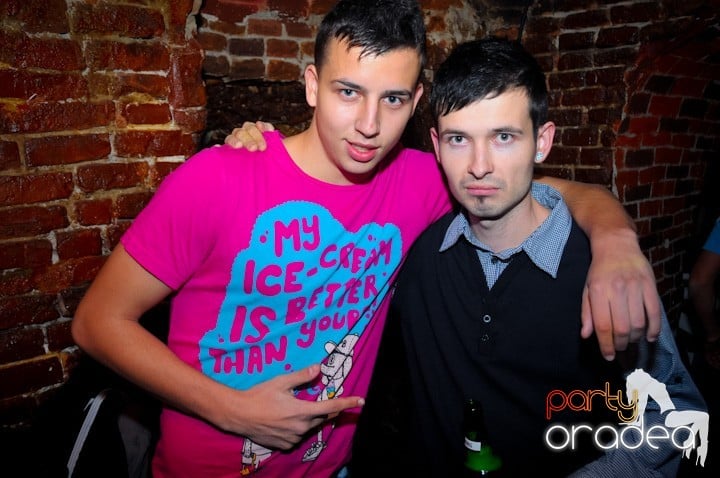 Party vineri în Club Escape, 