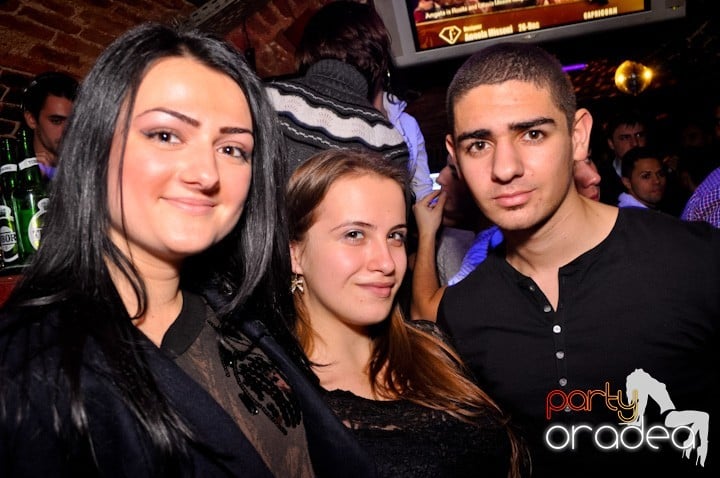 Party vineri în Club Escape, 