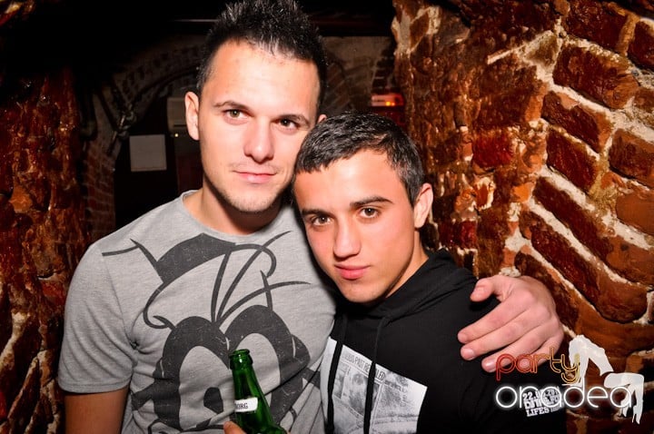 Party vineri în Club Escape, 