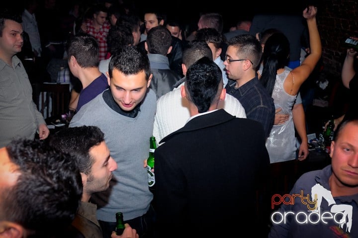 Party vineri în Club Escape, 